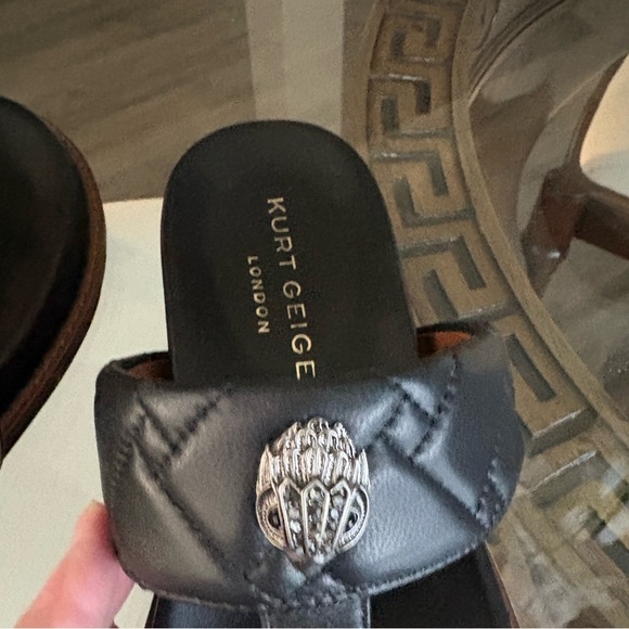 🖤🖤KURT GEIGER KENSINGTON T-BAR CHUNKY BLACK LEATHER SANDALS! 🖤🖤 - Picture 5 of 6